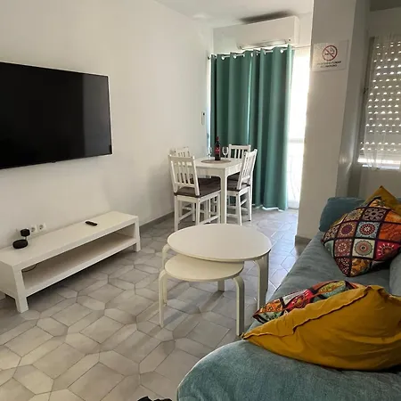 Entero, Enormes Piscinas, Terraza Y Playa Benalmádena