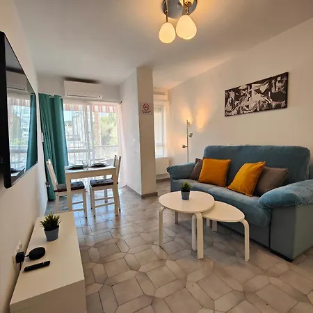 Entero, Enormes Piscinas, Terraza Y Playa Apartment
