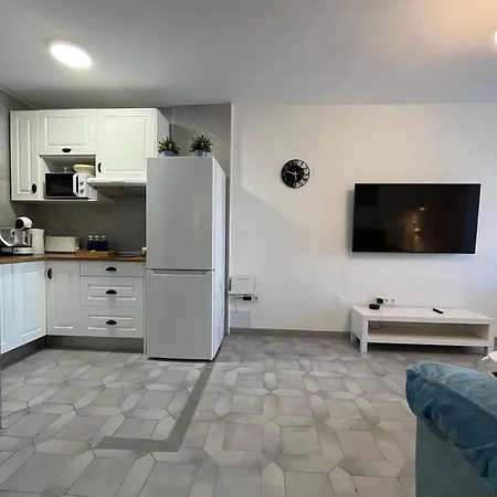 Entero, Enormes Piscinas, Terraza Y Playa Apartment *