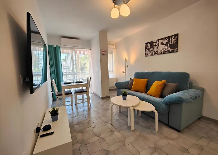 Entero, Enormes Piscinas, Terraza Y Playa Apartment
